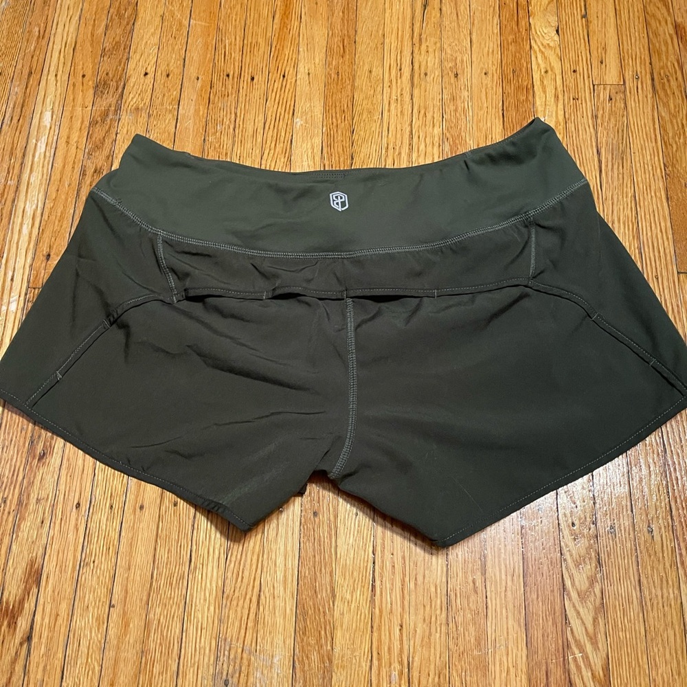 Size medium Born Primitive Free Flow shorts with liner